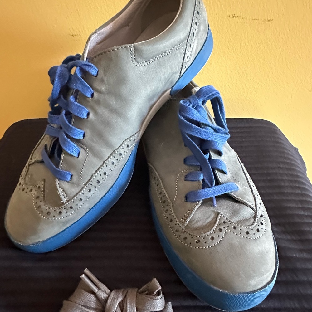 Men's Casual Leather Shoes with Blue Accents
